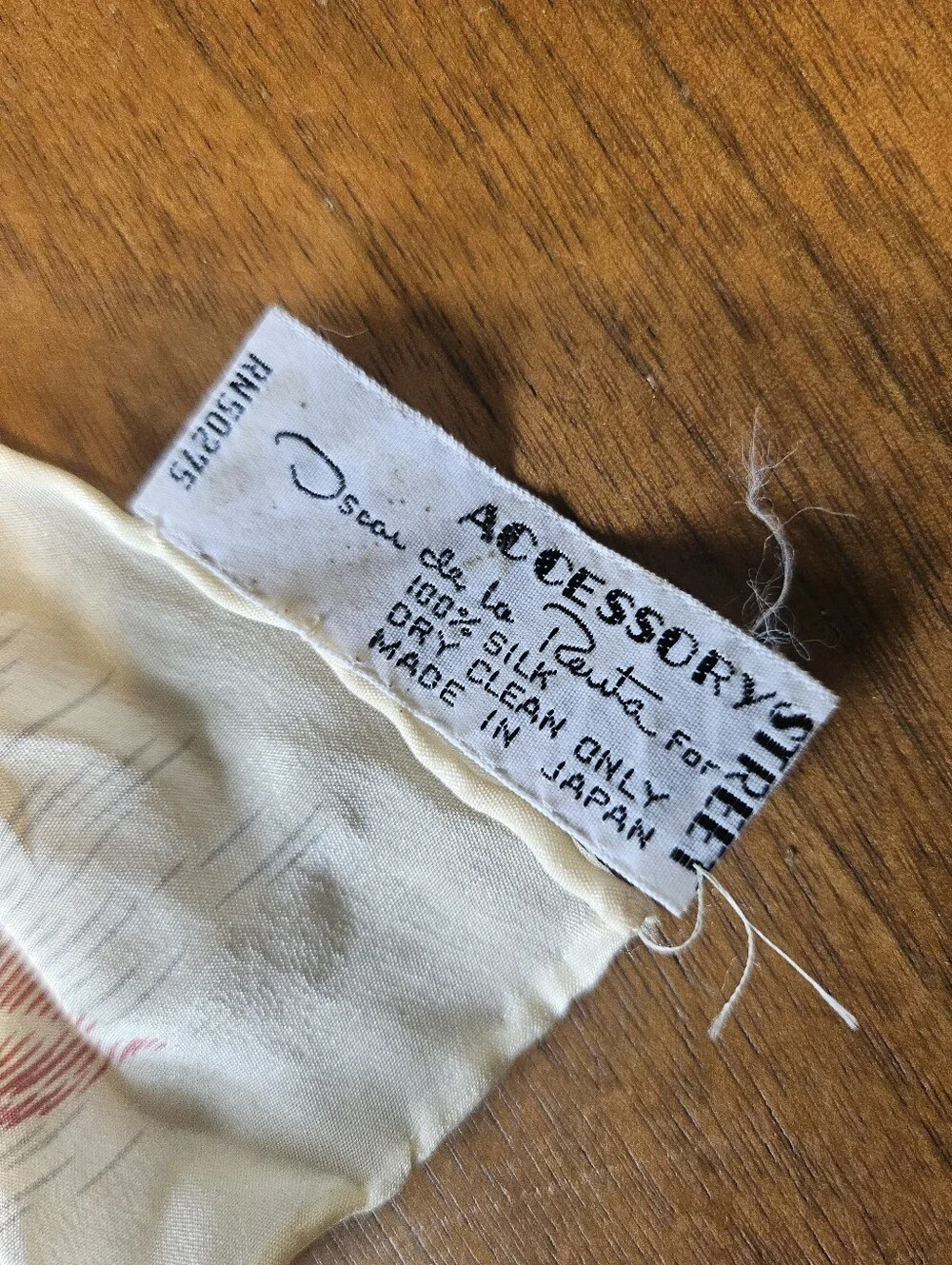 Vintage Oscar De La Renta 100% Silk 20